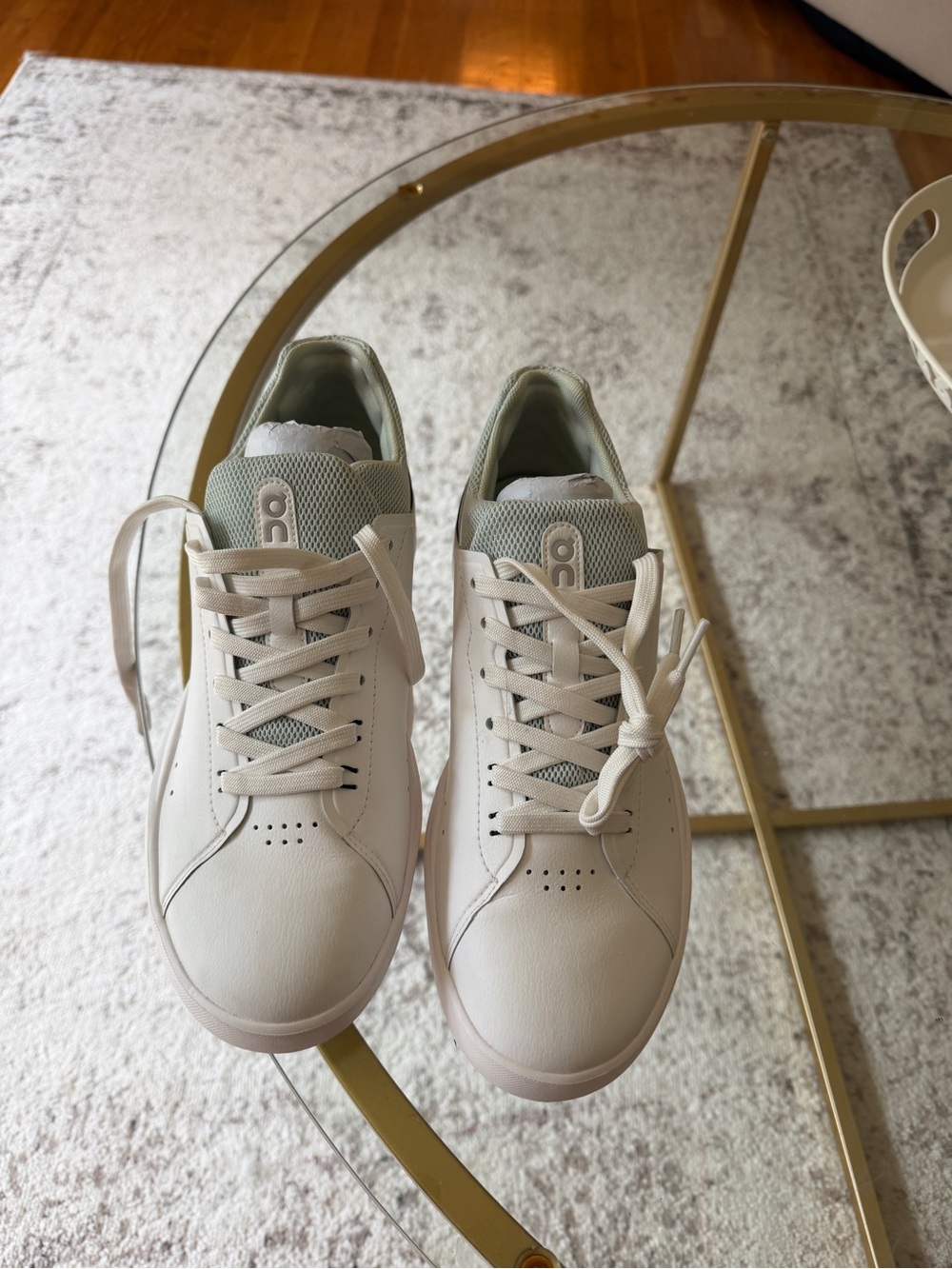 On THE ROGER tennis shoes for Women size 9.5